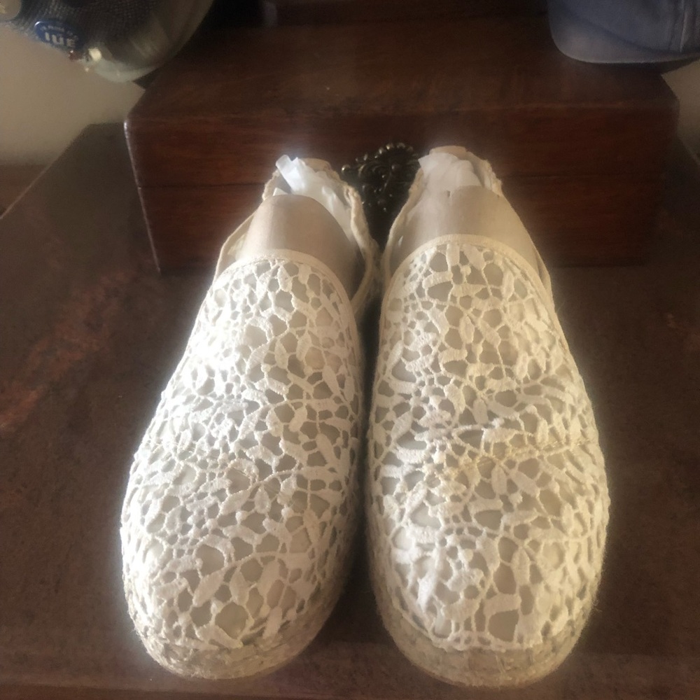 Tom’s lace shoes